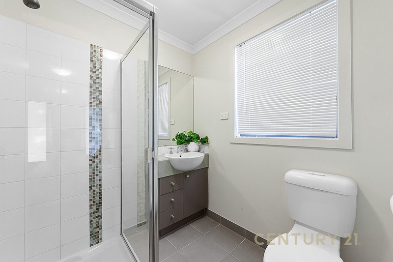 Photo - 72 Kosta Boda Boulevard, Pakenham VIC 3810 - Image 3