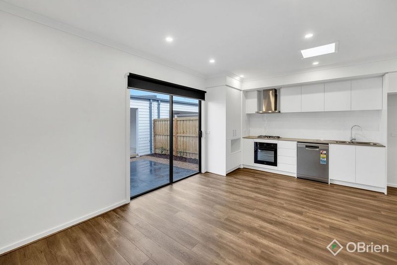 Photo - 72 Leeward Drive, Tarneit VIC 3029 - Image 3
