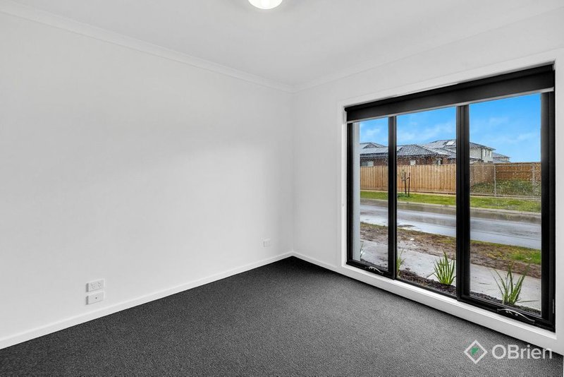 Photo - 72 Leeward Drive, Tarneit VIC 3029 - Image 5