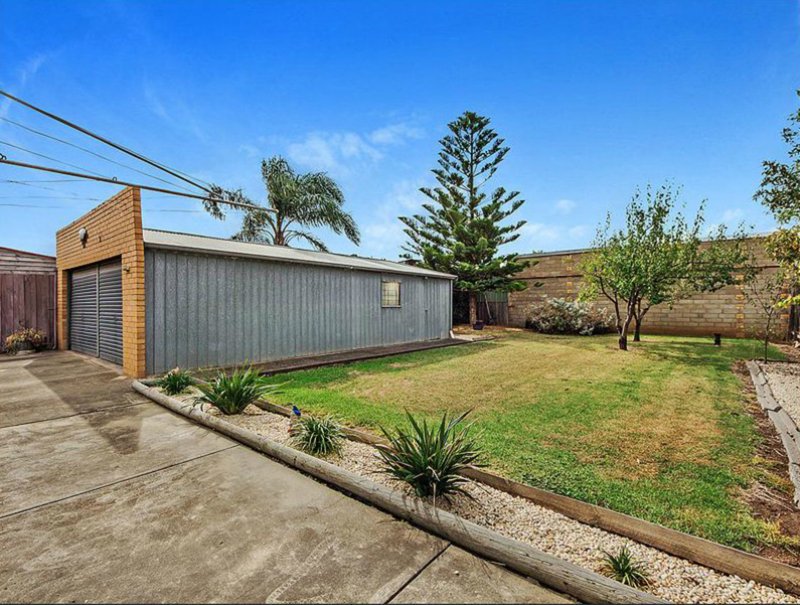 Photo - 72 Levenia Street, St Albans VIC 3021 - Image 4