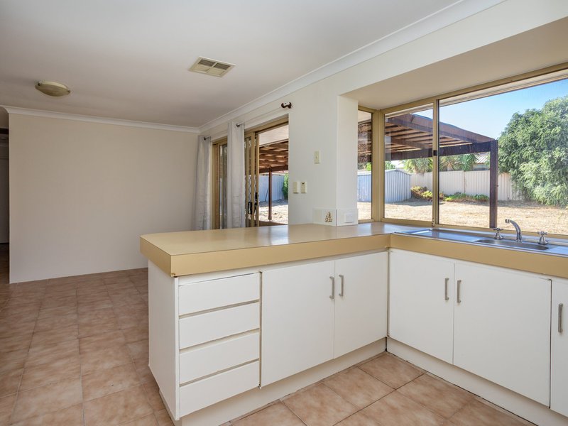 Photo - 72 Murchison Way, Gosnells WA 6110 - Image 12