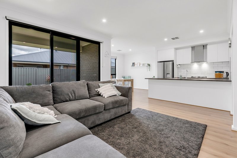 Photo - 72 Newton Boulevard, Munno Para SA 5115 - Image 5