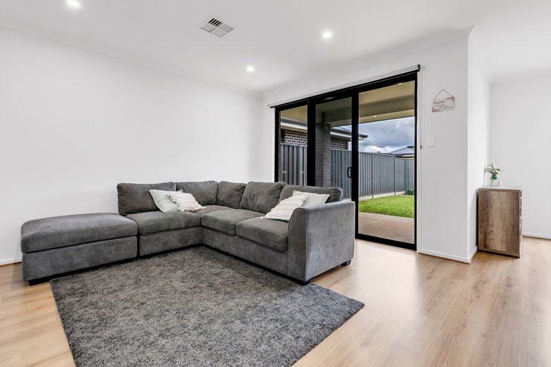 Photo - 72 Newton Boulevard, Munno Para SA 5115 - Image 6