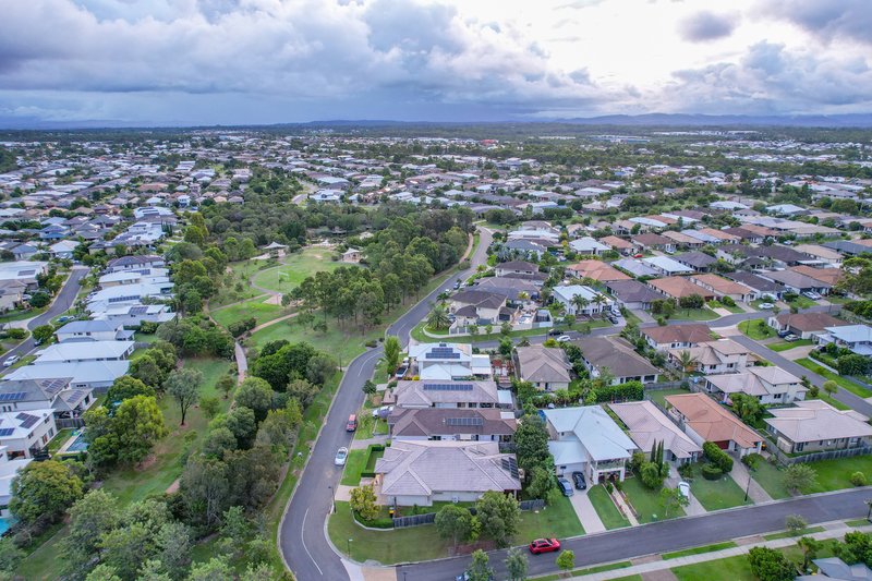 Photo - 72 Nicklaus Parade, North Lakes QLD 4509 - Image 24