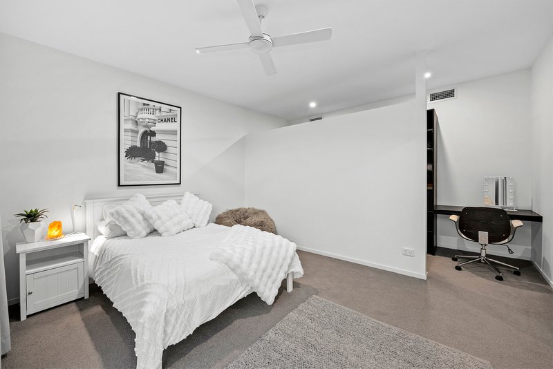 Photo - 72 Oateson Skyline Drive, Seven Hills QLD 4170 - Image 13