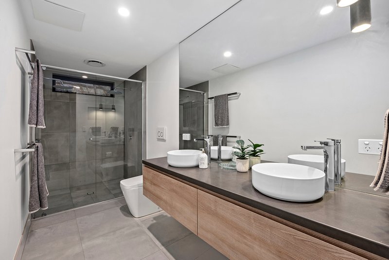 Photo - 72 Oateson Skyline Drive, Seven Hills QLD 4170 - Image 15