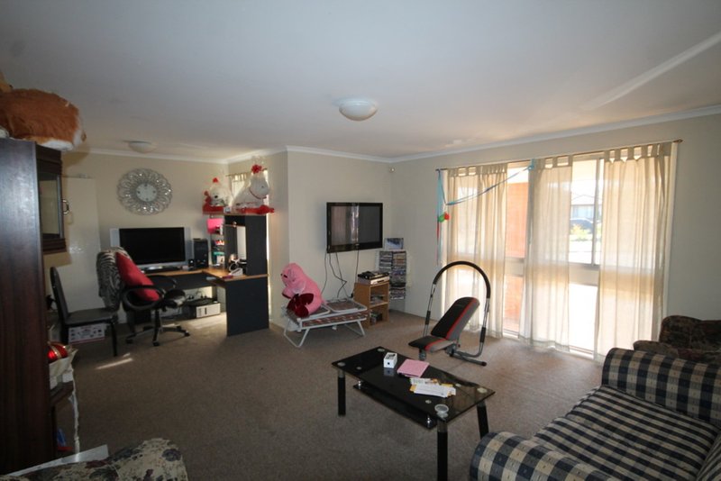 Photo - 72 Oliveri Crescent, Green Valley NSW 2168 - Image 3