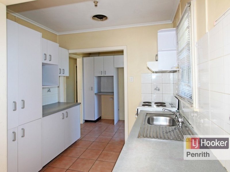 Photo - 72 Penrose Crescent, South Penrith NSW 2750 - Image 2