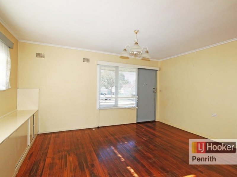 Photo - 72 Penrose Crescent, South Penrith NSW 2750 - Image 3