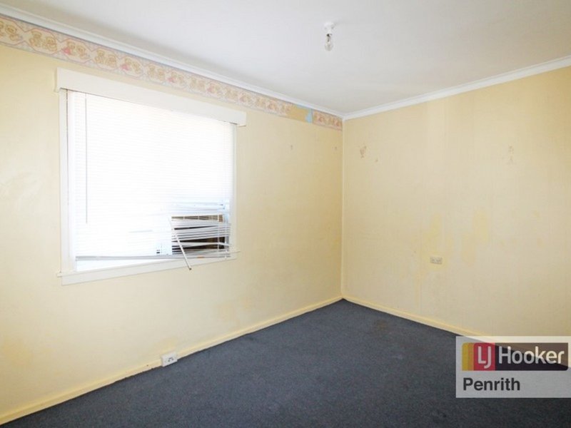 Photo - 72 Penrose Crescent, South Penrith NSW 2750 - Image 4