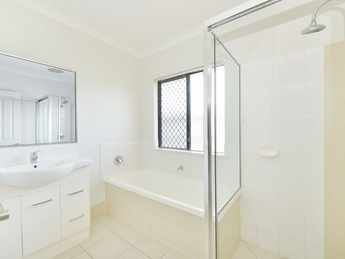 Photo - 72 Roberts Drive, Trinity Beach QLD 4879 - Image 8