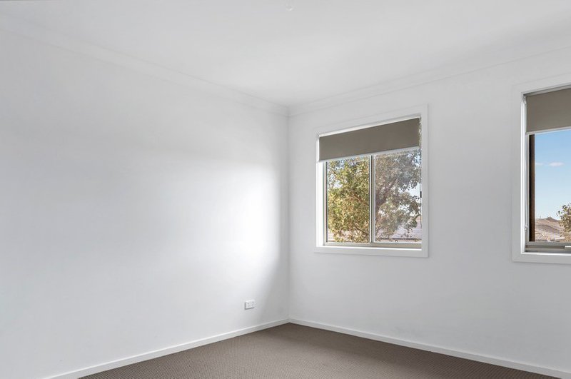 Photo - 7/2 Rockgarden Drive, Truganina VIC 3029 - Image 6