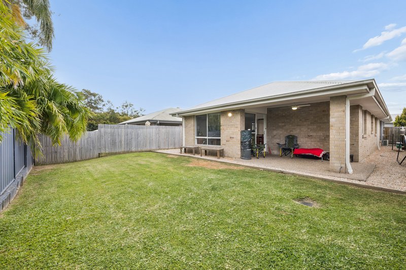 Photo - 72 Spruce Circuit, Hillcrest QLD 4118 - Image 8