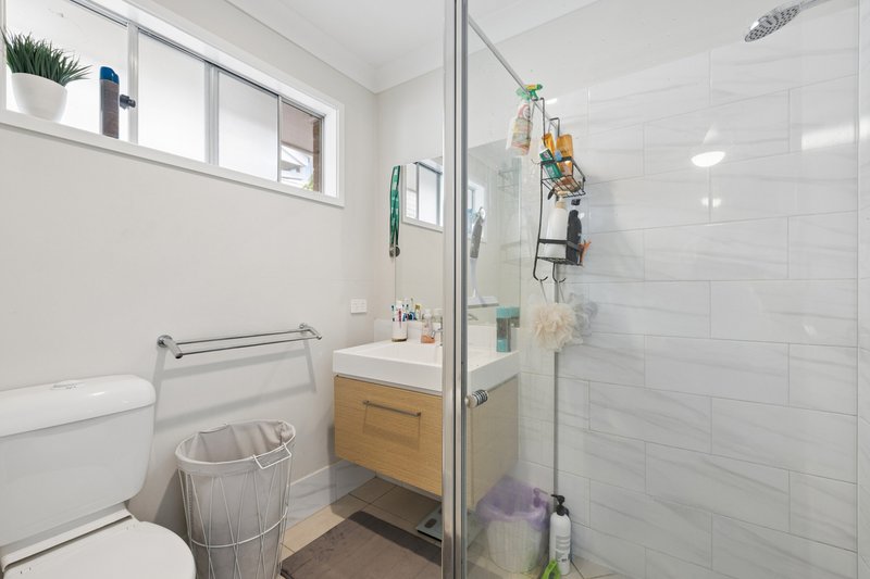 Photo - 72 Spruce Circuit, Hillcrest QLD 4118 - Image 10