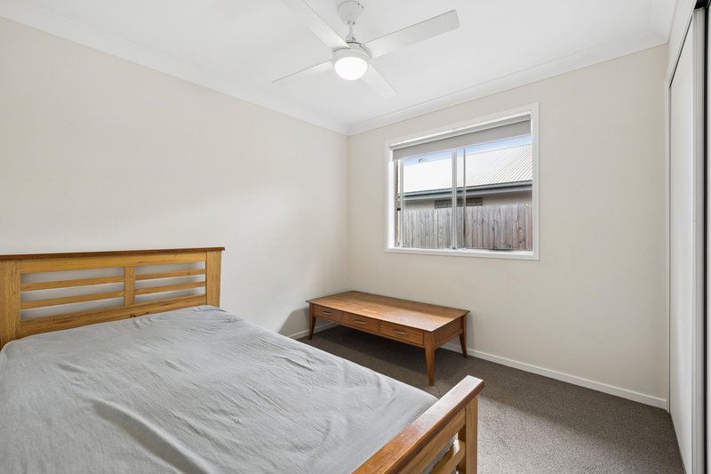 Photo - 72 Spruce Circuit, Hillcrest QLD 4118 - Image 11