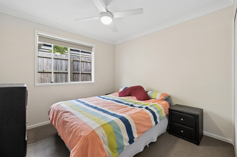Photo - 72 Spruce Circuit, Hillcrest QLD 4118 - Image 12