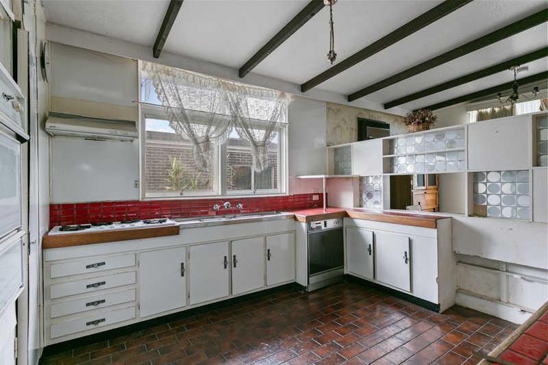 Photo - 72 St Vigeons Road, Reservoir VIC 3073 - Image 5
