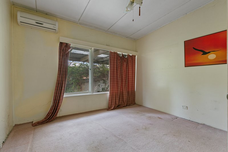 Photo - 72 St Vigeons Road, Reservoir VIC 3073 - Image 6