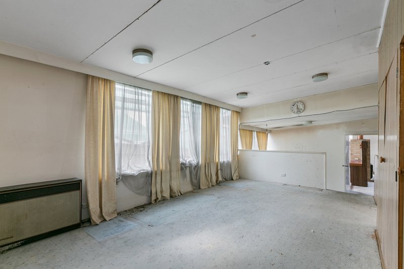 Photo - 72 St Vigeons Road, Reservoir VIC 3073 - Image 7