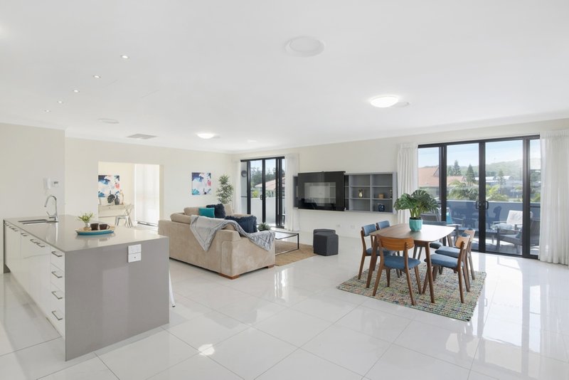 Photo - 7/2 Tallebudgera Drive, Palm Beach QLD 4221 - Image 1