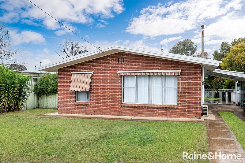 72 Tichborne Crescent, Kooringal NSW 2650