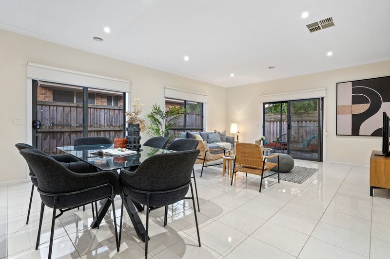 Photo - 72 Tuross Crescent, South Morang VIC 3752 - Image 4