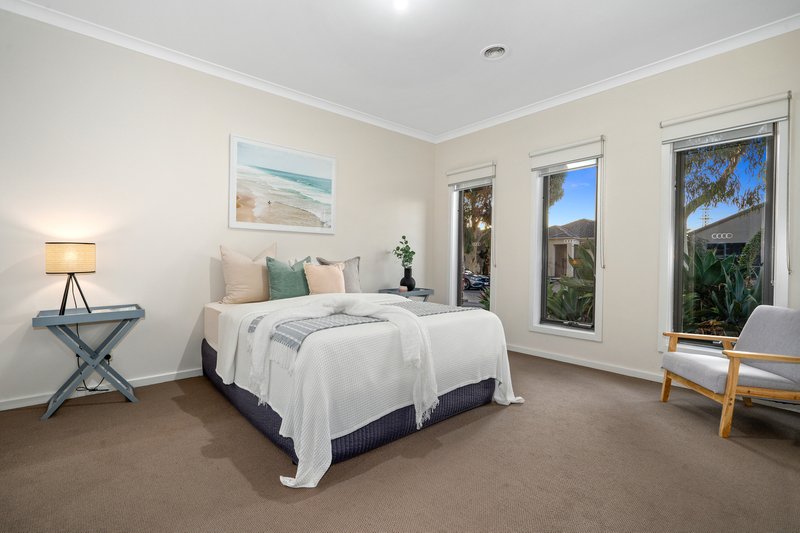 Photo - 72 Tuross Crescent, South Morang VIC 3752 - Image 9