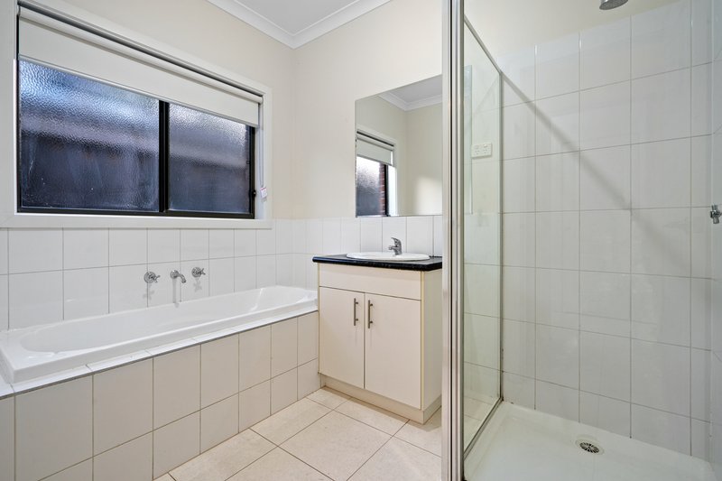 Photo - 72 Tuross Crescent, South Morang VIC 3752 - Image 10