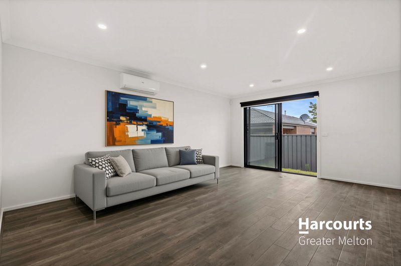 Photo - 72 Wallangara Boulevard, Harkness VIC 3337 - Image 3