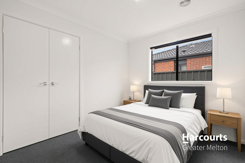 Photo - 72 Wallangara Boulevard, Harkness VIC 3337 - Image 4