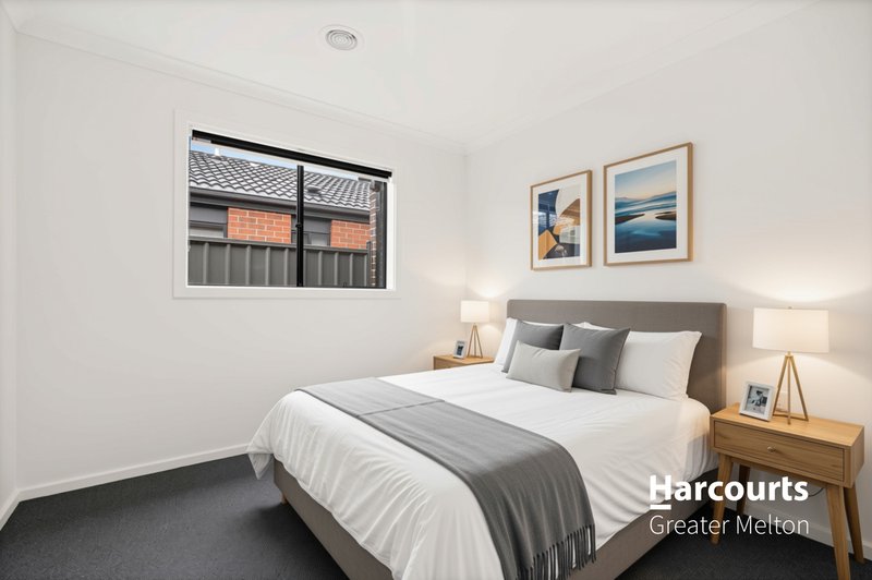 Photo - 72 Wallangara Boulevard, Harkness VIC 3337 - Image 9