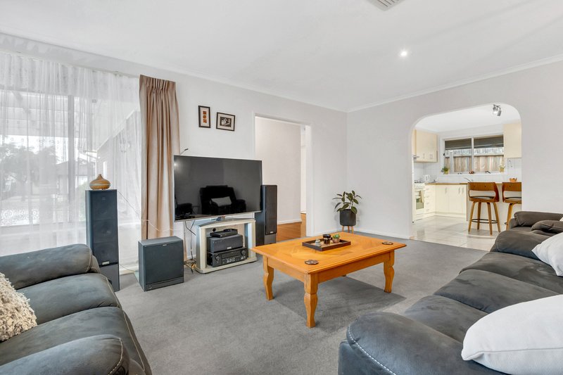 Photo - 72 Wattleglen Street, Craigieburn VIC 3064 - Image 3