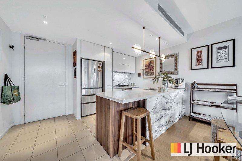 Photo - 720/55 Queens Road, Melbourne VIC 3004 - Image 2