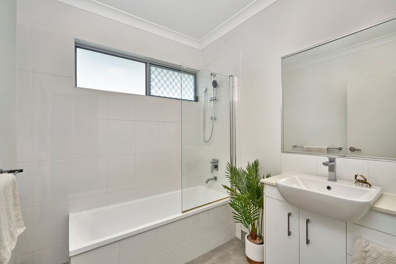 Photo - 7/211-213 Kamerunga Road, Freshwater QLD 4870 - Image 7