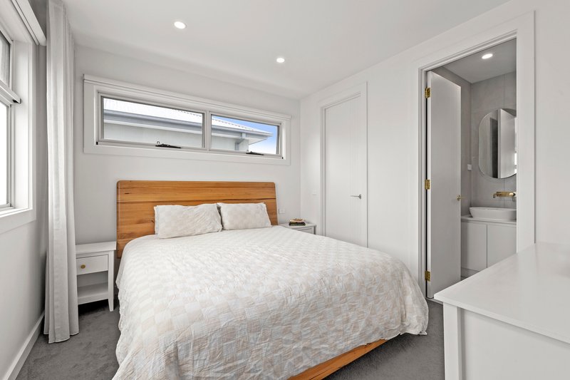Photo - 7/227 Waiora Road, Heidelberg Heights VIC 3081 - Image 4