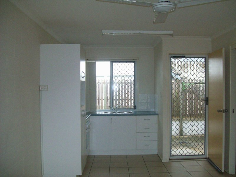 Photo - 7/24 Bestman Avenue, Bongaree QLD 4507 - Image 3
