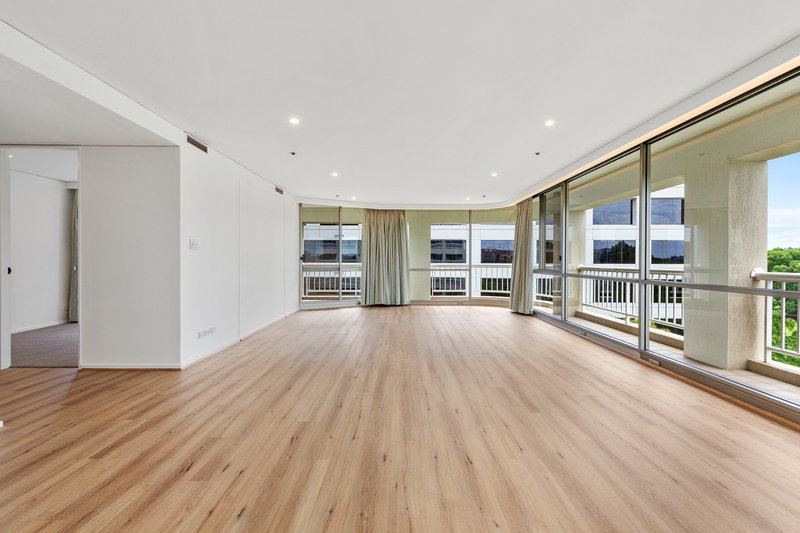 Photo - 72/461 St Kilda Road, Melbourne VIC 3004 - Image 2