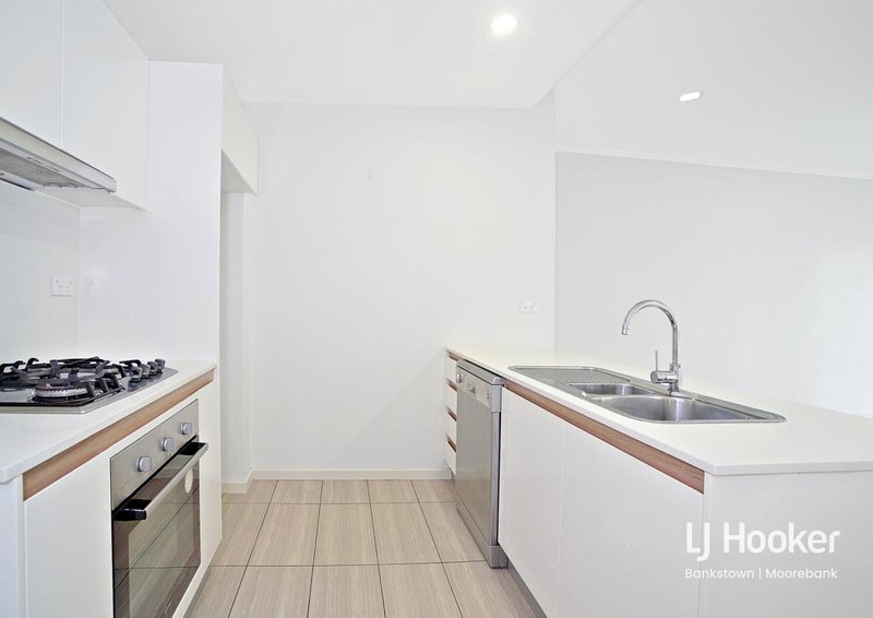 Photo - 7/26 Cairds Avenue, Bankstown NSW 2200 - Image 4