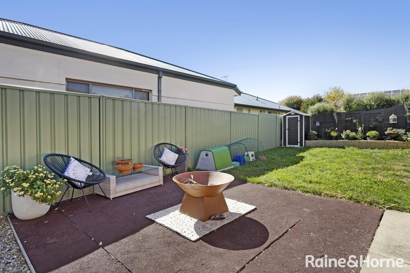 Photo - 72A Bicentennial Drive, Jerrabomberra NSW 2619 - Image 13