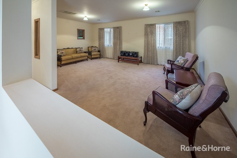 Photo - 73 Balmoral Circuit, Sunbury VIC 3429 - Image 7