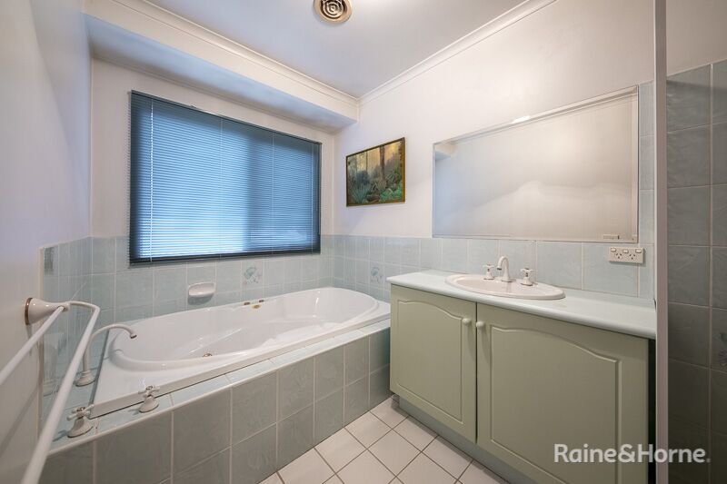 Photo - 73 Balmoral Circuit, Sunbury VIC 3429 - Image 13