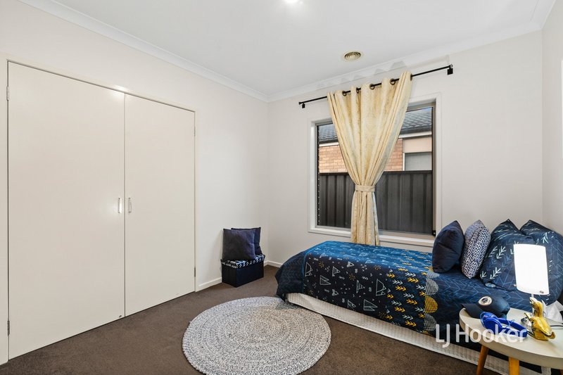 Photo - 73 Brownlow Drive, Point Cook VIC 3030 - Image 15