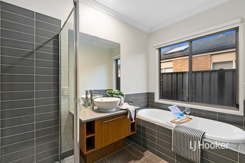 Photo - 73 Brownlow Drive, Point Cook VIC 3030 - Image 17