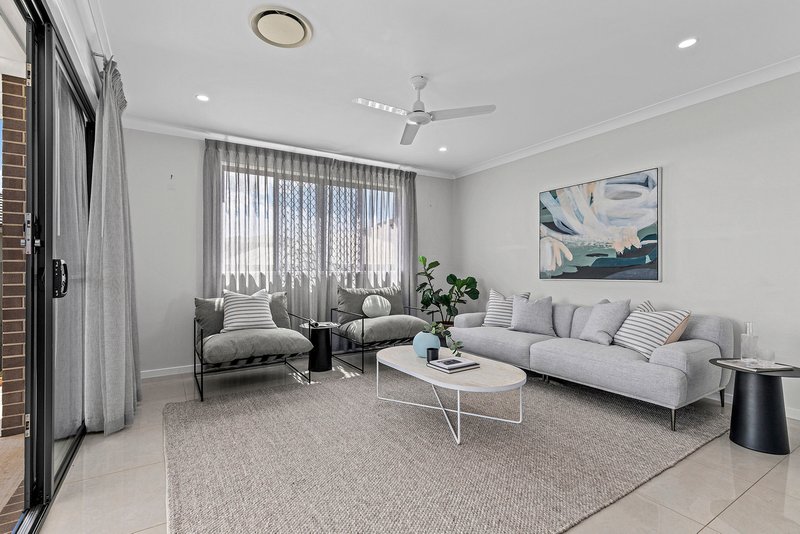 Photo - 73 Canopus Street, Bridgeman Downs QLD 4035 - Image 4