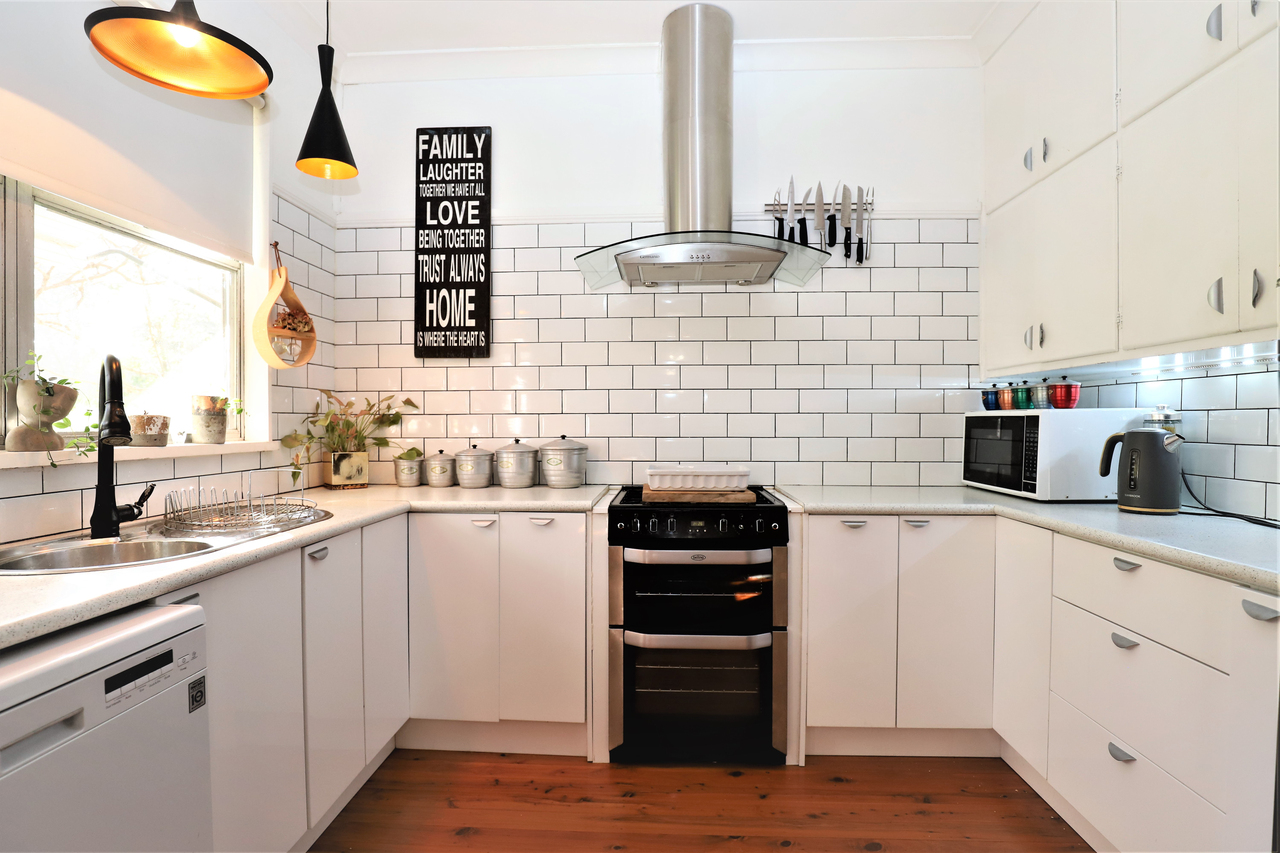 73 CENTENARY AVENUE, Cootamundra NSW 2590 - Image 1