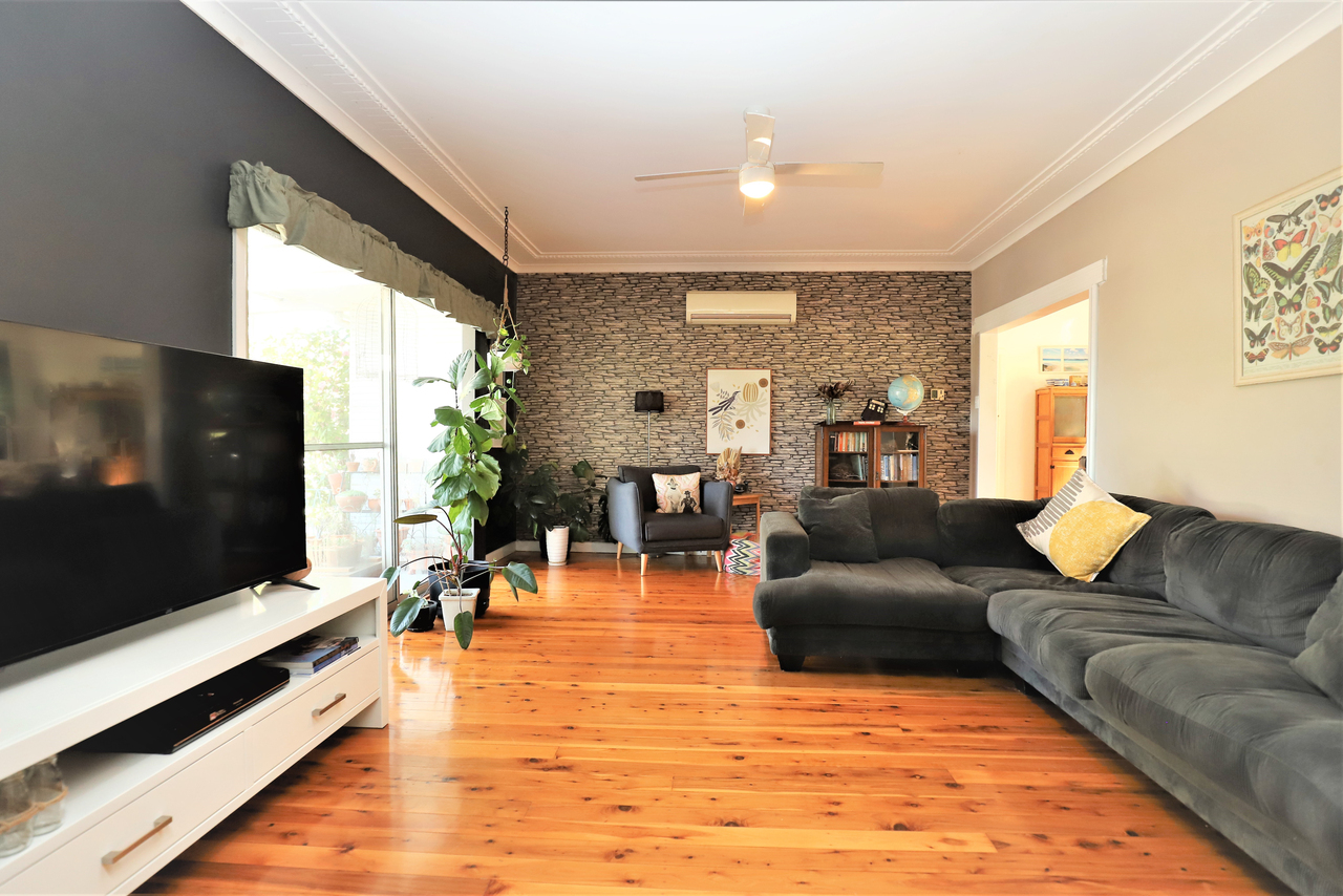 73 CENTENARY AVENUE, Cootamundra NSW 2590 - Image 3