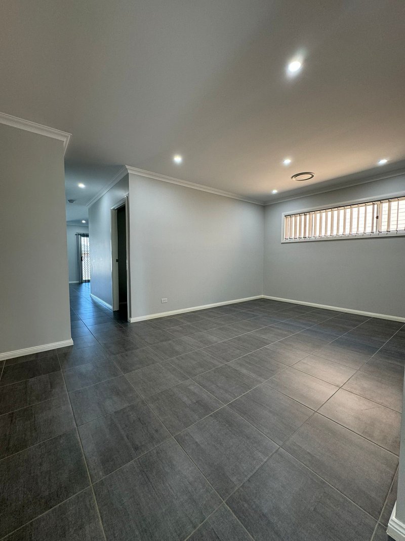 Photo - 73 Commissioners Drive, Denham Court NSW 2565 - Image 6