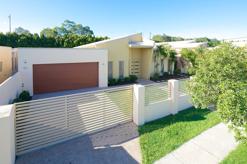 Photo - 73 East Quay Drive, Biggera Waters QLD 4216 - Image 2