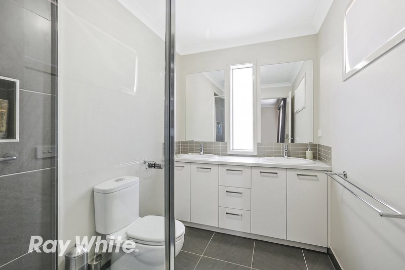 Photo - 73 Eastlakes Boulevard, Lara VIC 3212 - Image 6