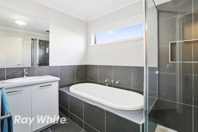 Photo - 73 Eastlakes Boulevard, Lara VIC 3212 - Image 8